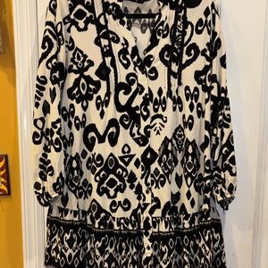 ZARA BLACK AND CREME DRESS/TUNIC TOP WORN WITH LEGGINGS RUFFLE ON BOTTOM HEM